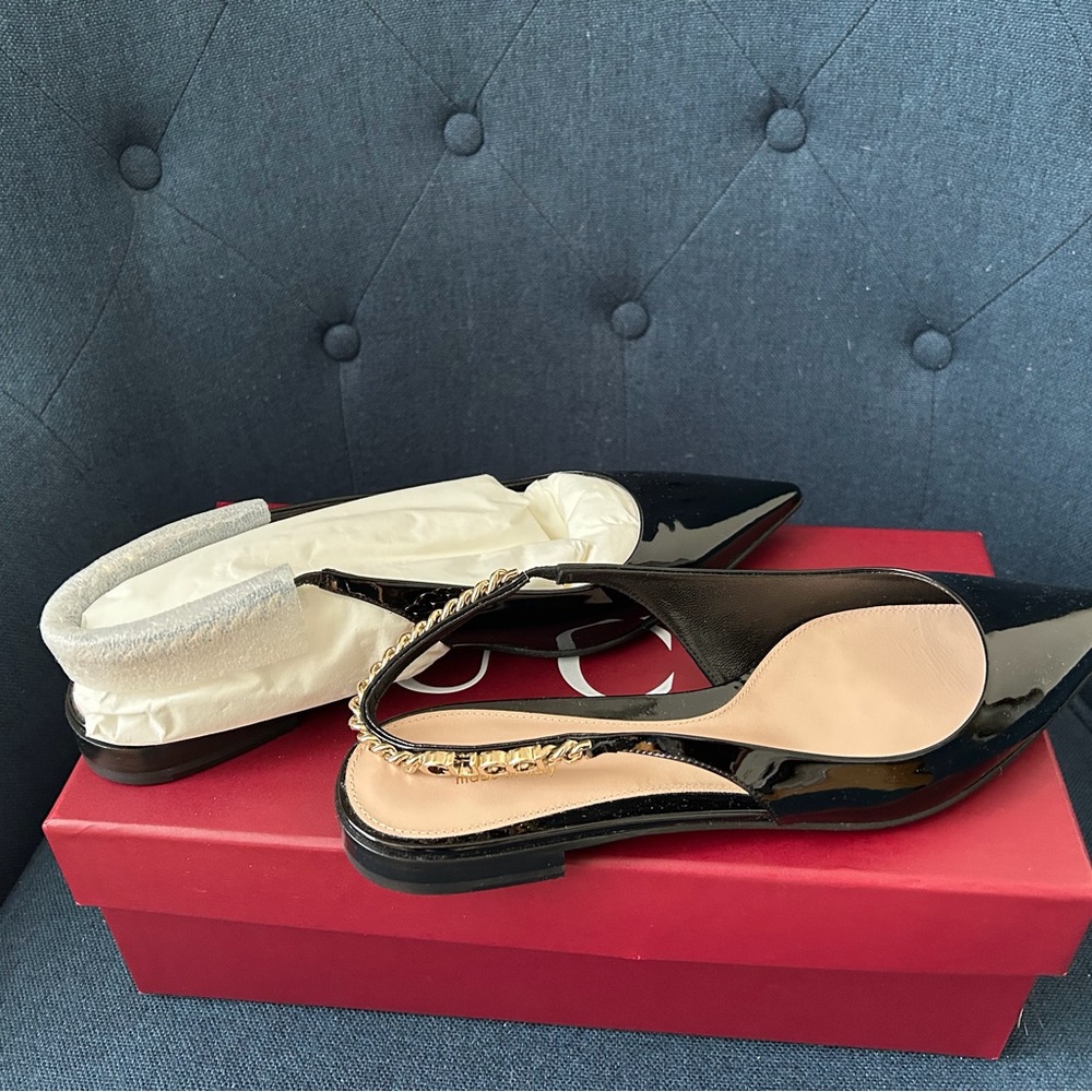 Gucci Black Patent Leather Flats with Gold Chain - Picture 2 of 9